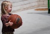 Solution basket-ball,blonde,asphalte