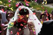 Answer bride,confetti,bouquet