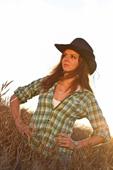 Risposta cowgirl,cappello,camicia