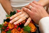 Answer wedding,rings,bridal bouquet