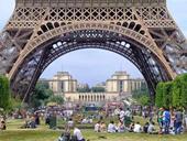 Antwoord Parijs,Eiffel,gras