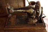 Answer sewing machine,rustic,sewing cotton